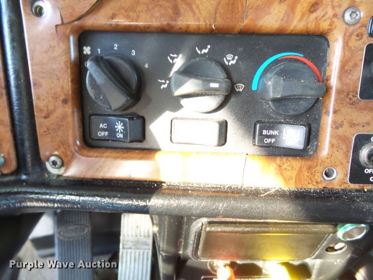 image for item H1182 2004 Peterbilt 379 semi truck