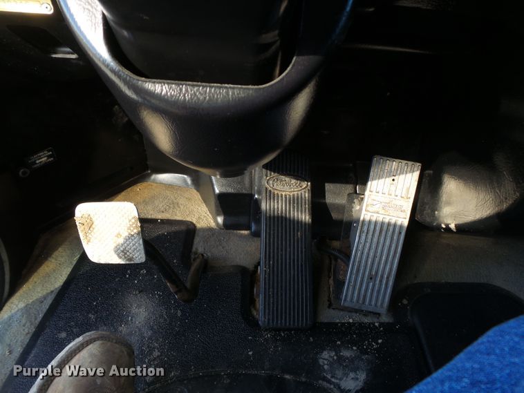 image for item H1182 2004 Peterbilt 379 semi truck