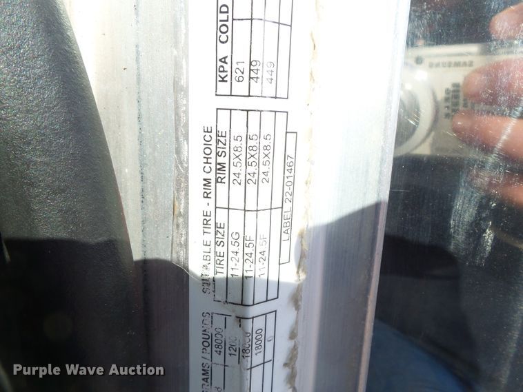 image for item H1182 2004 Peterbilt 379 semi truck