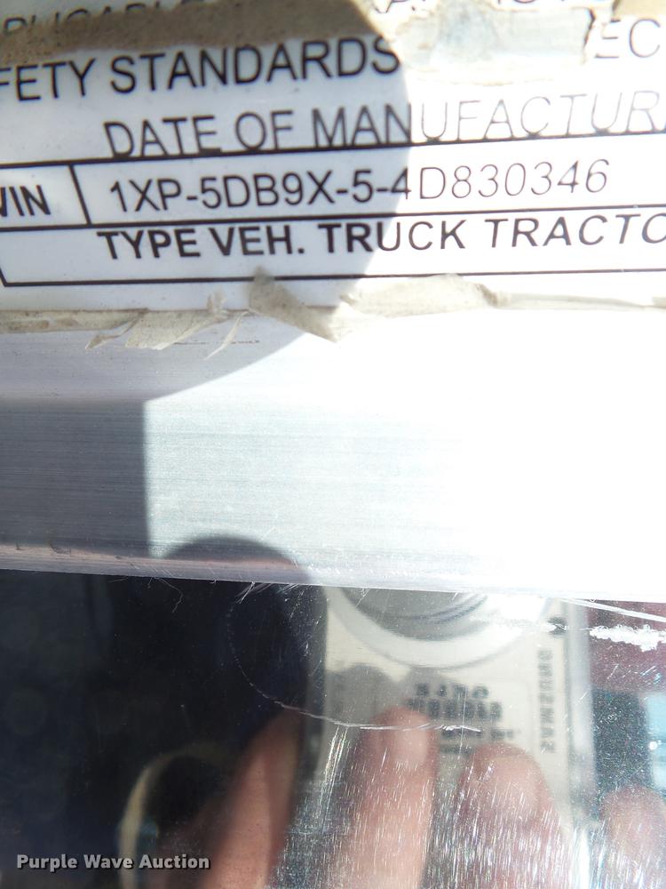 image for item H1182 2004 Peterbilt 379 semi truck