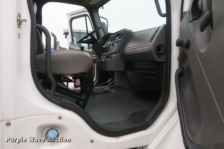 image for item DB10150 2005 Freightliner Business Class M2 roll-off container truck