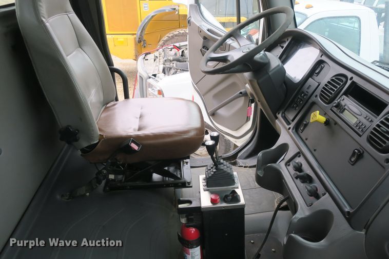 image for item DB10150 2005 Freightliner Business Class M2 roll-off container truck