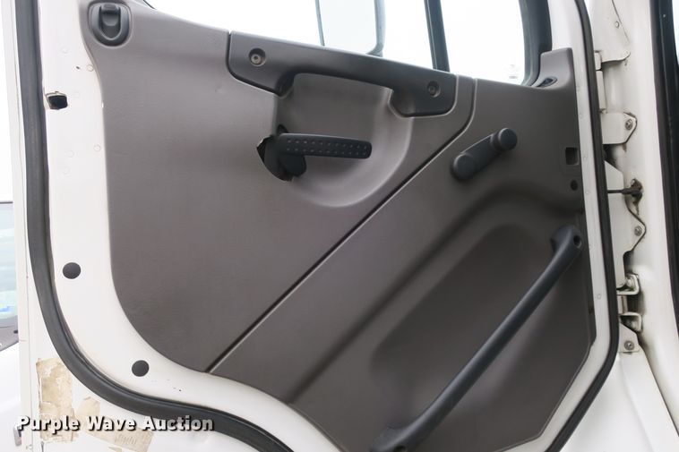 image for item DB10150 2005 Freightliner Business Class M2 roll-off container truck