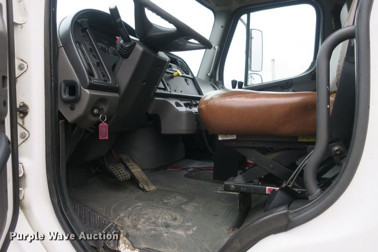 image for item DB10150 2005 Freightliner Business Class M2 roll-off container truck