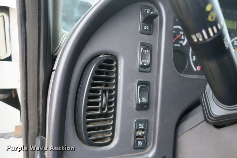 image for item DB10150 2005 Freightliner Business Class M2 roll-off container truck