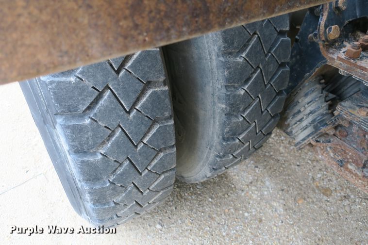 image for item DB10150 2005 Freightliner Business Class M2 roll-off container truck