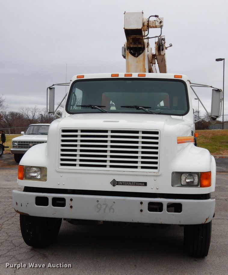 image for item DE4119 1995 International 4900 crane truck