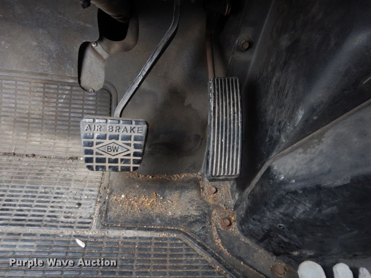 image for item DE4119 1995 International 4900 crane truck