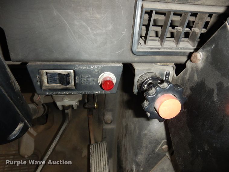 image for item DE4119 1995 International 4900 crane truck