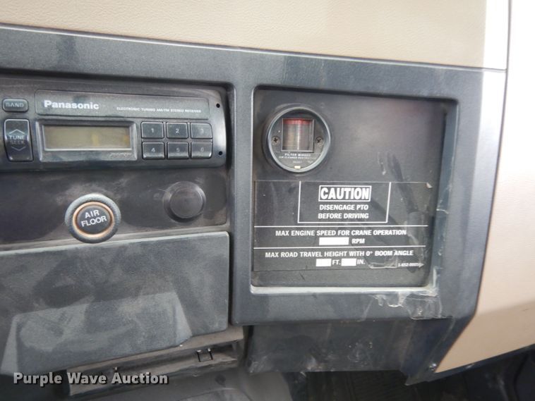 image for item DE4119 1995 International 4900 crane truck