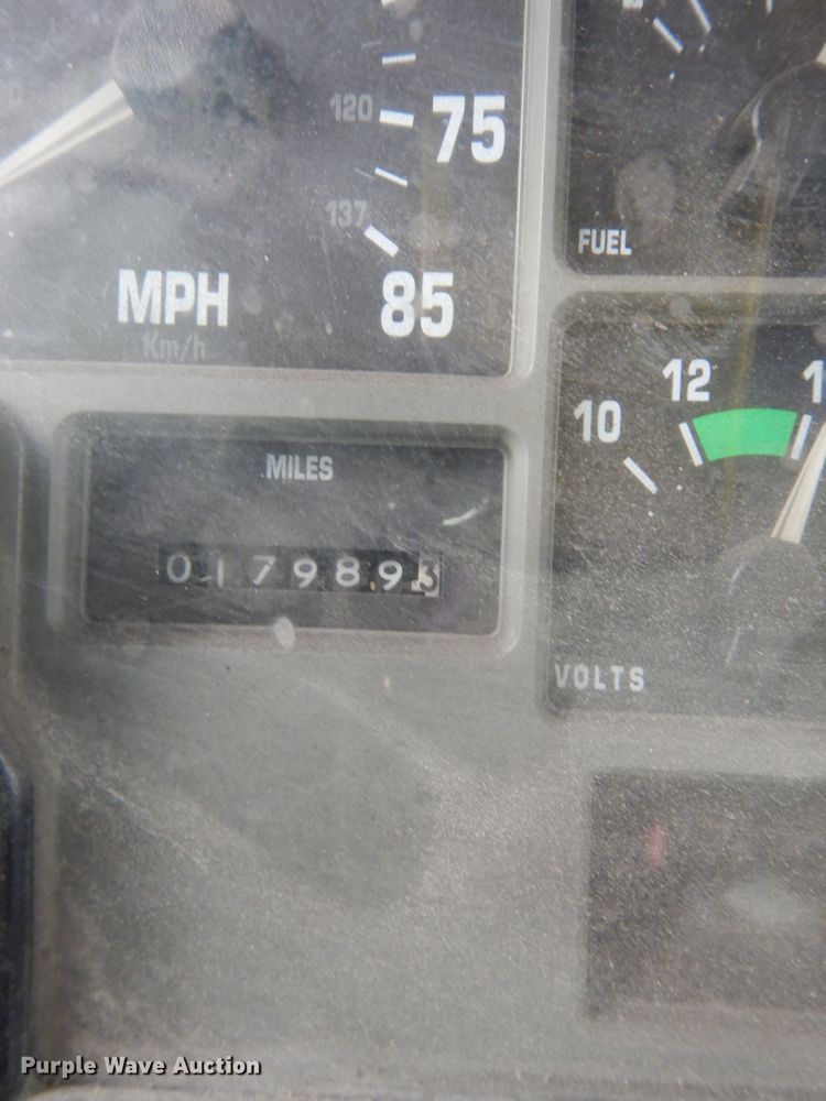 image for item DE4119 1995 International 4900 crane truck