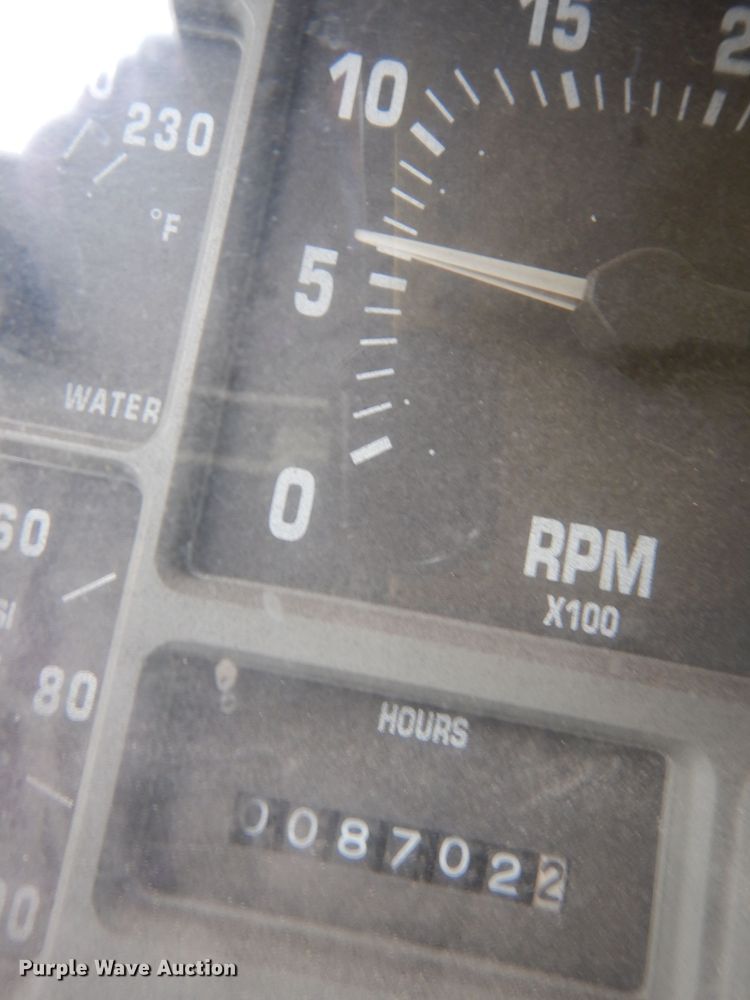 image for item DE4119 1995 International 4900 crane truck