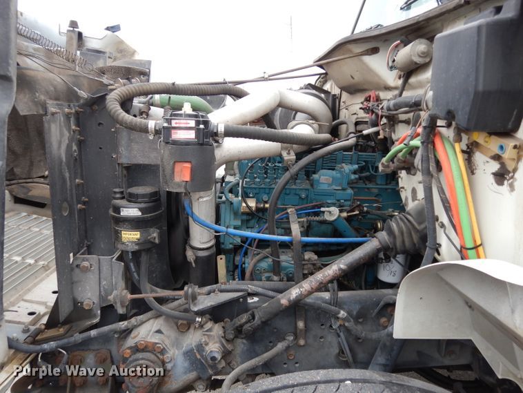 image for item DE4119 1995 International 4900 crane truck