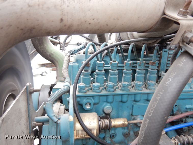 image for item DE4119 1995 International 4900 crane truck