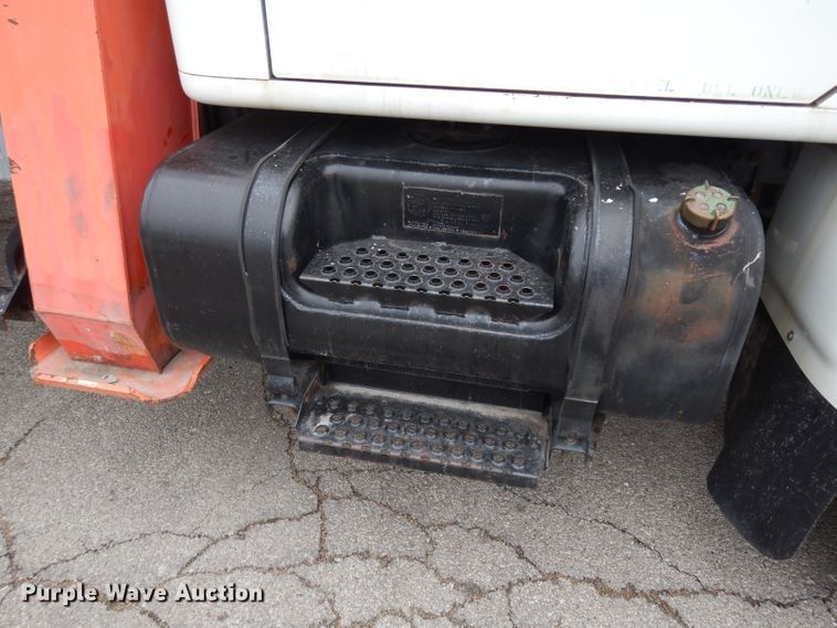 image for item DE4119 1995 International 4900 crane truck