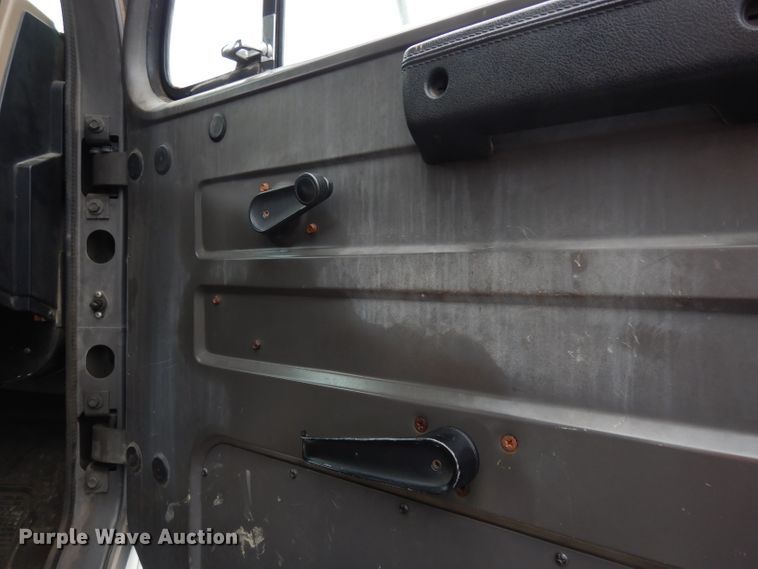 image for item DE4119 1995 International 4900 crane truck