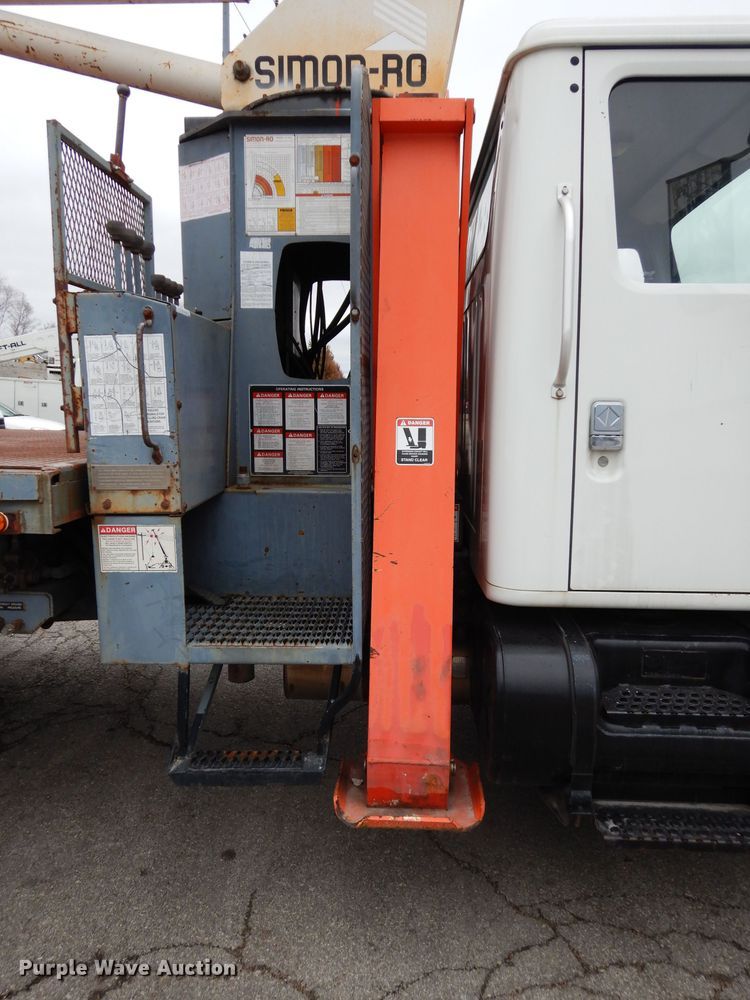 image for item DE4119 1995 International 4900 crane truck