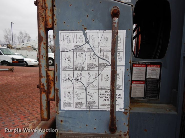 image for item DE4119 1995 International 4900 crane truck