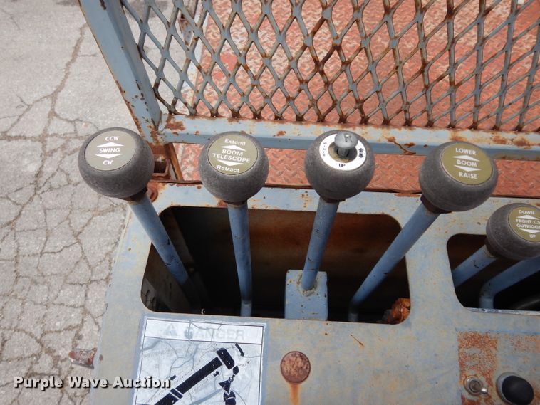 image for item DE4119 1995 International 4900 crane truck