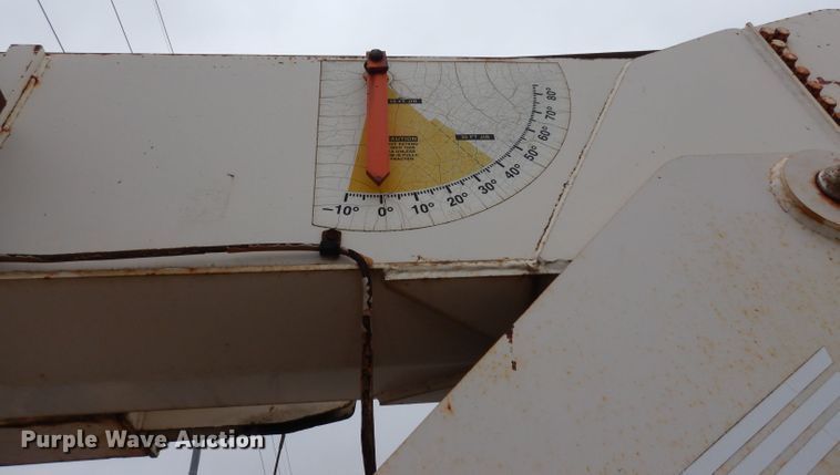 image for item DE4119 1995 International 4900 crane truck