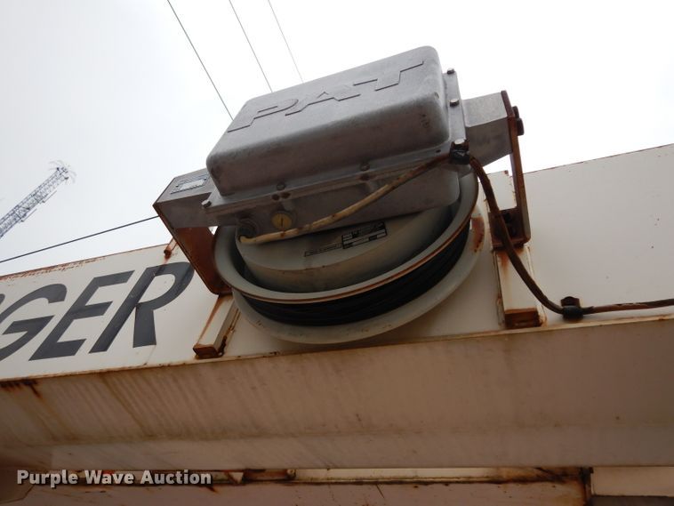 image for item DE4119 1995 International 4900 crane truck