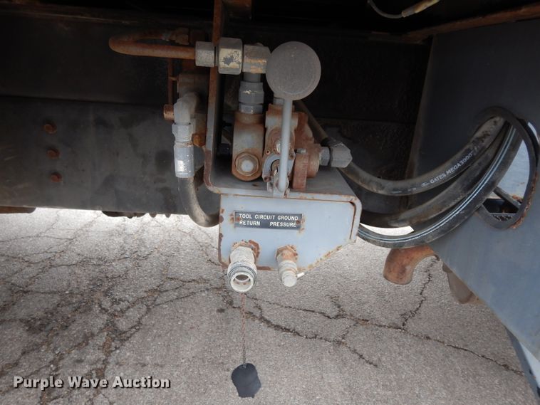 image for item DE4119 1995 International 4900 crane truck