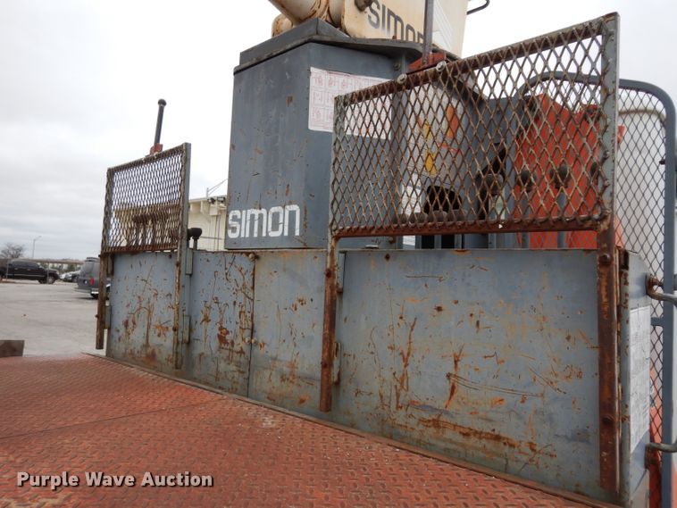 image for item DE4119 1995 International 4900 crane truck