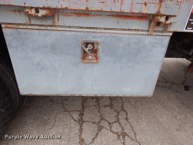 image for item DE4119 1995 International 4900 crane truck