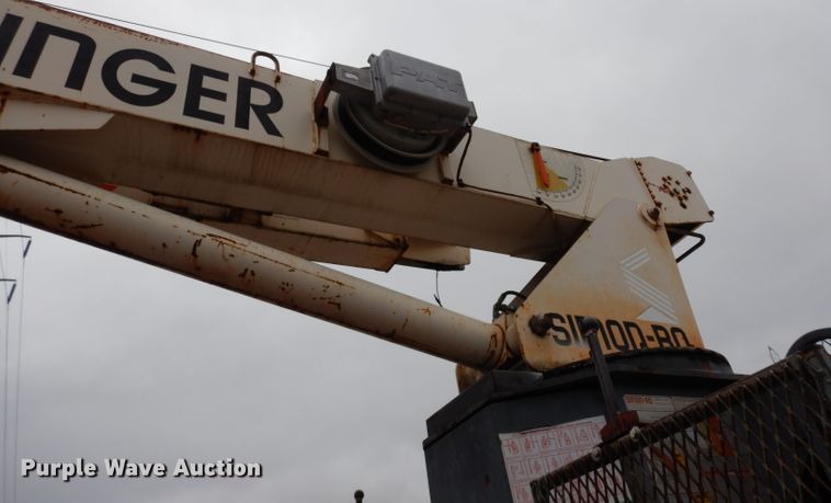 image for item DE4119 1995 International 4900 crane truck