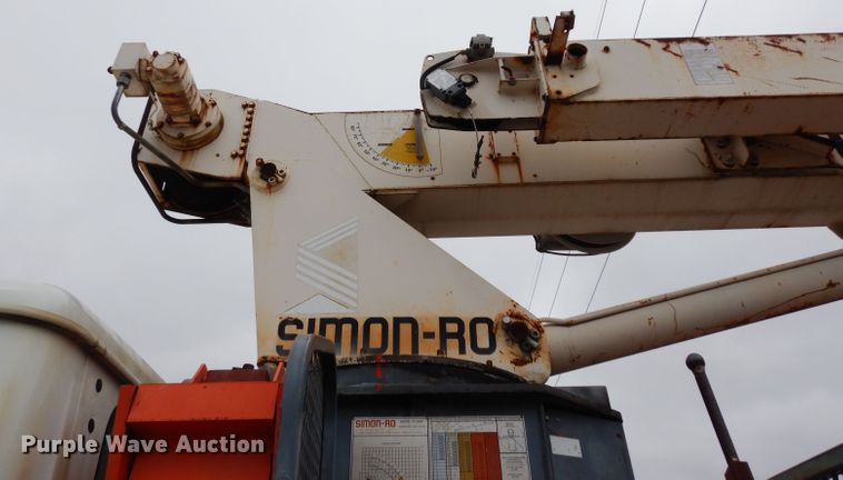 image for item DE4119 1995 International 4900 crane truck