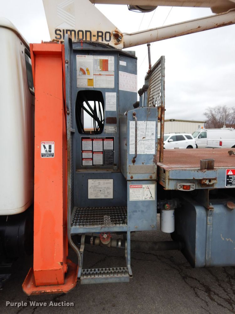 image for item DE4119 1995 International 4900 crane truck