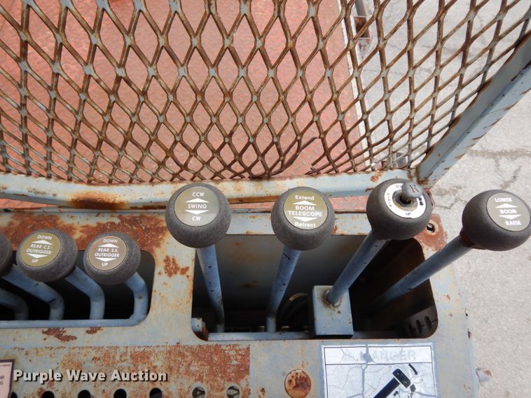 image for item DE4119 1995 International 4900 crane truck