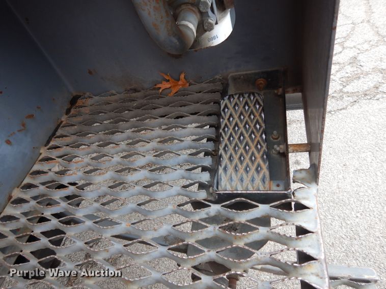 image for item DE4119 1995 International 4900 crane truck