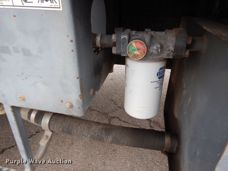 image for item DE4119 1995 International 4900 crane truck