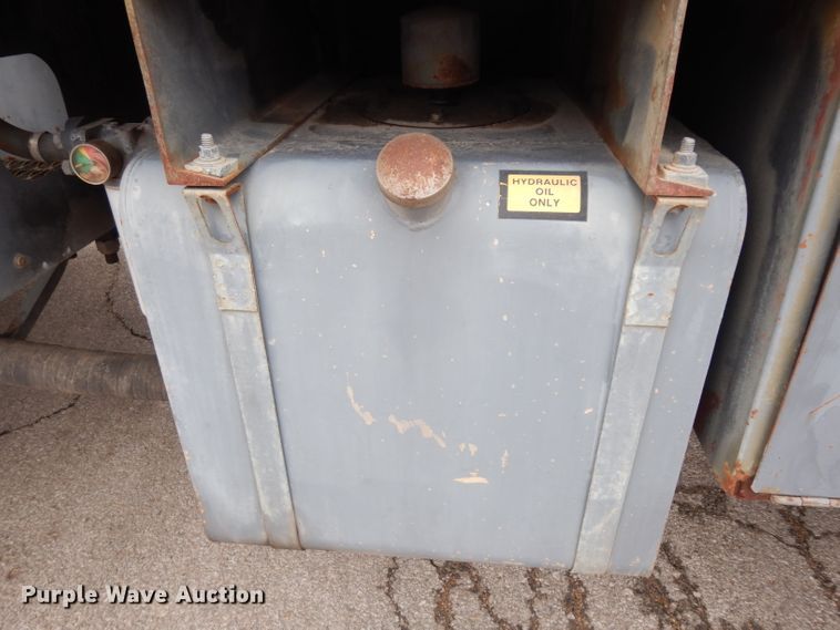 image for item DE4119 1995 International 4900 crane truck