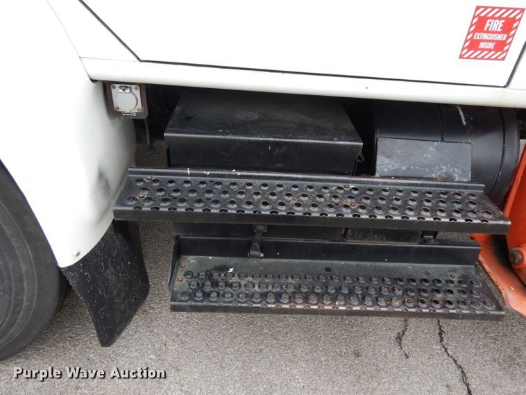 image for item DE4119 1995 International 4900 crane truck