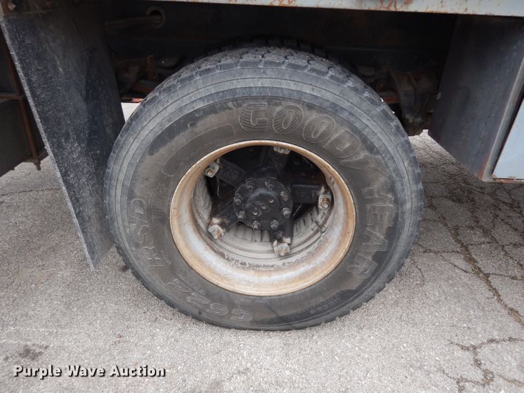 image for item DE4119 1995 International 4900 crane truck