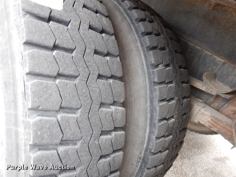 image for item DE4119 1995 International 4900 crane truck