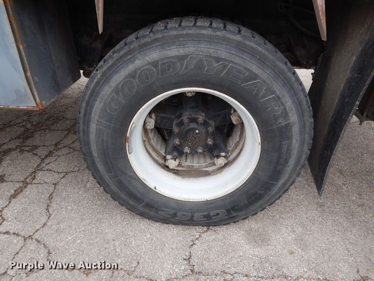 image for item DE4119 1995 International 4900 crane truck