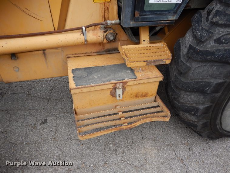 image for item DE4121 Ford 555D backhoe
