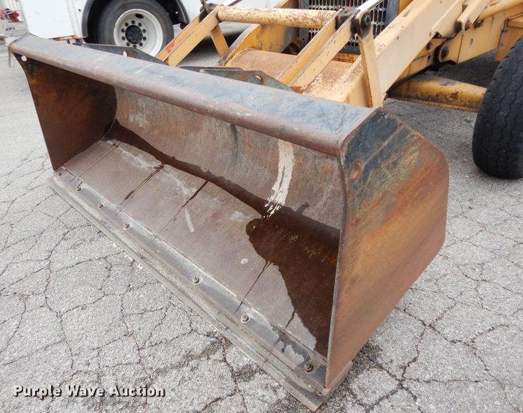 image for item DE4121 Ford 555D backhoe