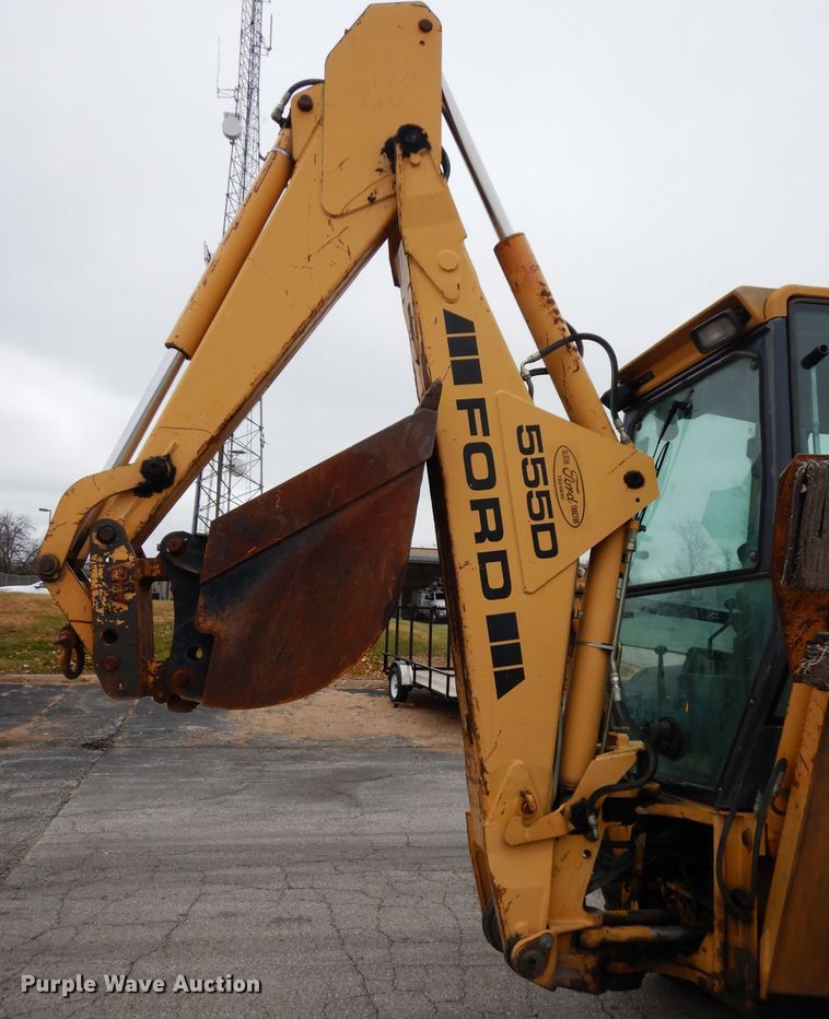 image for item DE4121 Ford 555D backhoe