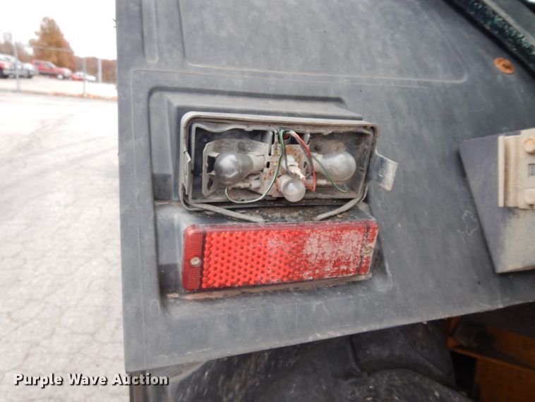 image for item DE4121 Ford 555D backhoe