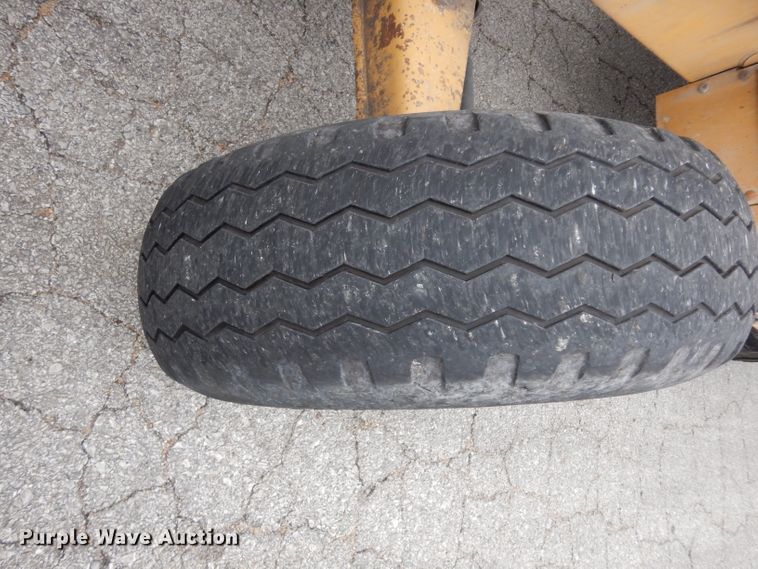 image for item DE4121 Ford 555D backhoe