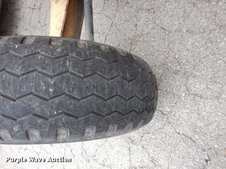 image for item DE4121 Ford 555D backhoe