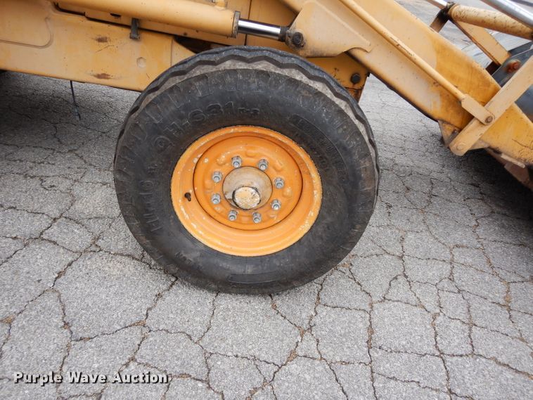 image for item DE4121 Ford 555D backhoe