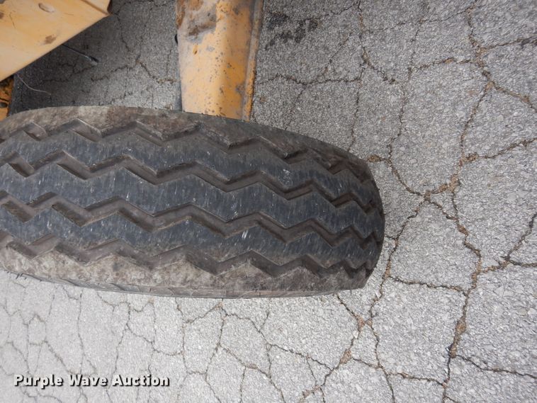 image for item DE4121 Ford 555D backhoe