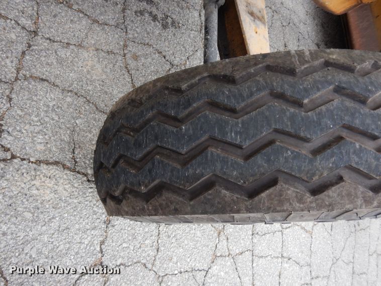 image for item DE4121 Ford 555D backhoe