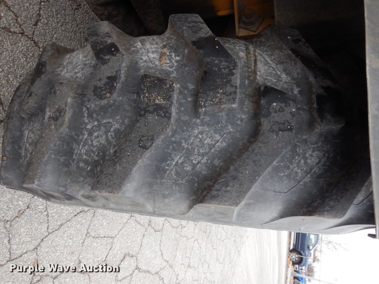 image for item DE4121 Ford 555D backhoe