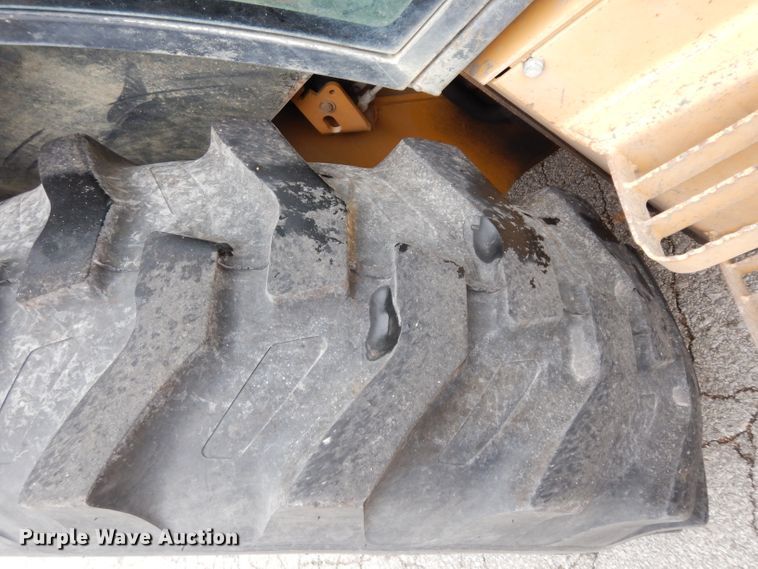 image for item DE4121 Ford 555D backhoe